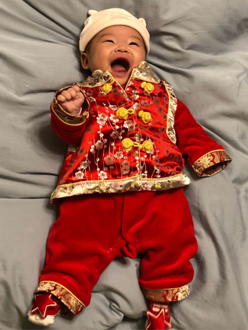 -2個月大的快快樂小寶寶